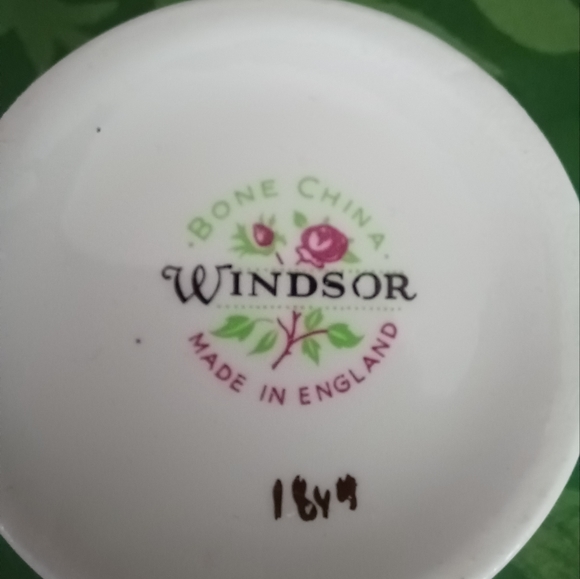Windsor Bone China Canadian Centennial Commemorative Mug - Picture 5 of 8